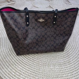 Coach tote bag. Good condition. One small flaw on sides at top of strap.